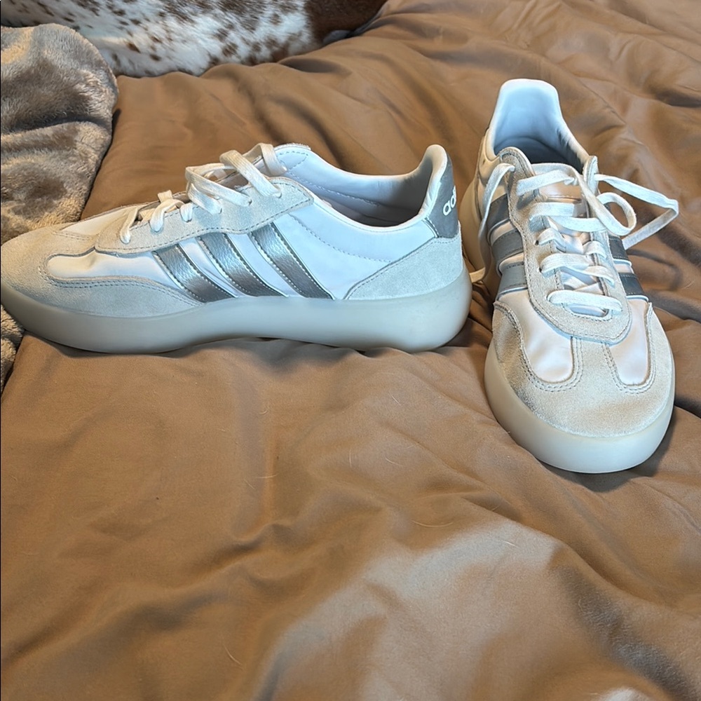 Adidas Barreda White and Silver Casual Shoes Size 8 W